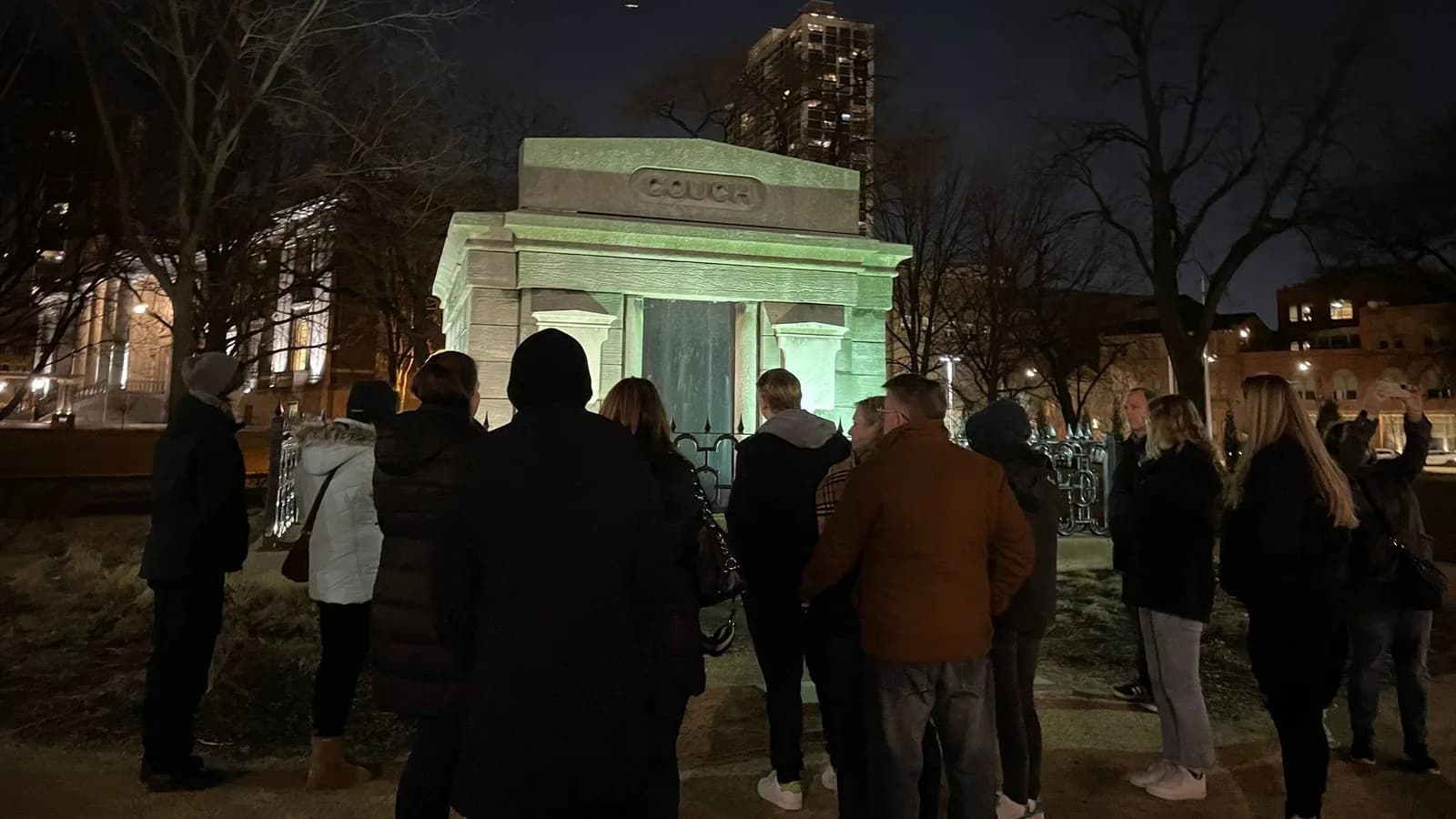 Spine-Chilling Chicago Ghost Walks & Tours | Book Now