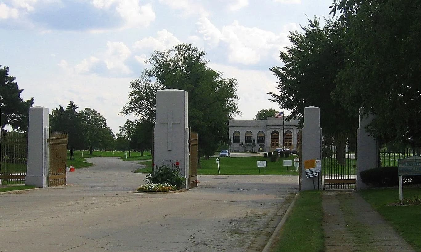 Chicago Paracon Cemetery Ghost Bus Mini-Tour