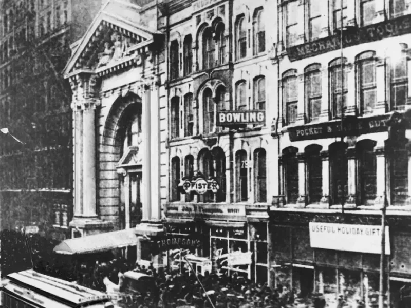 The 1903 Iroquois Theater Fire in Chicago: Death Alley and Its Haunted Past