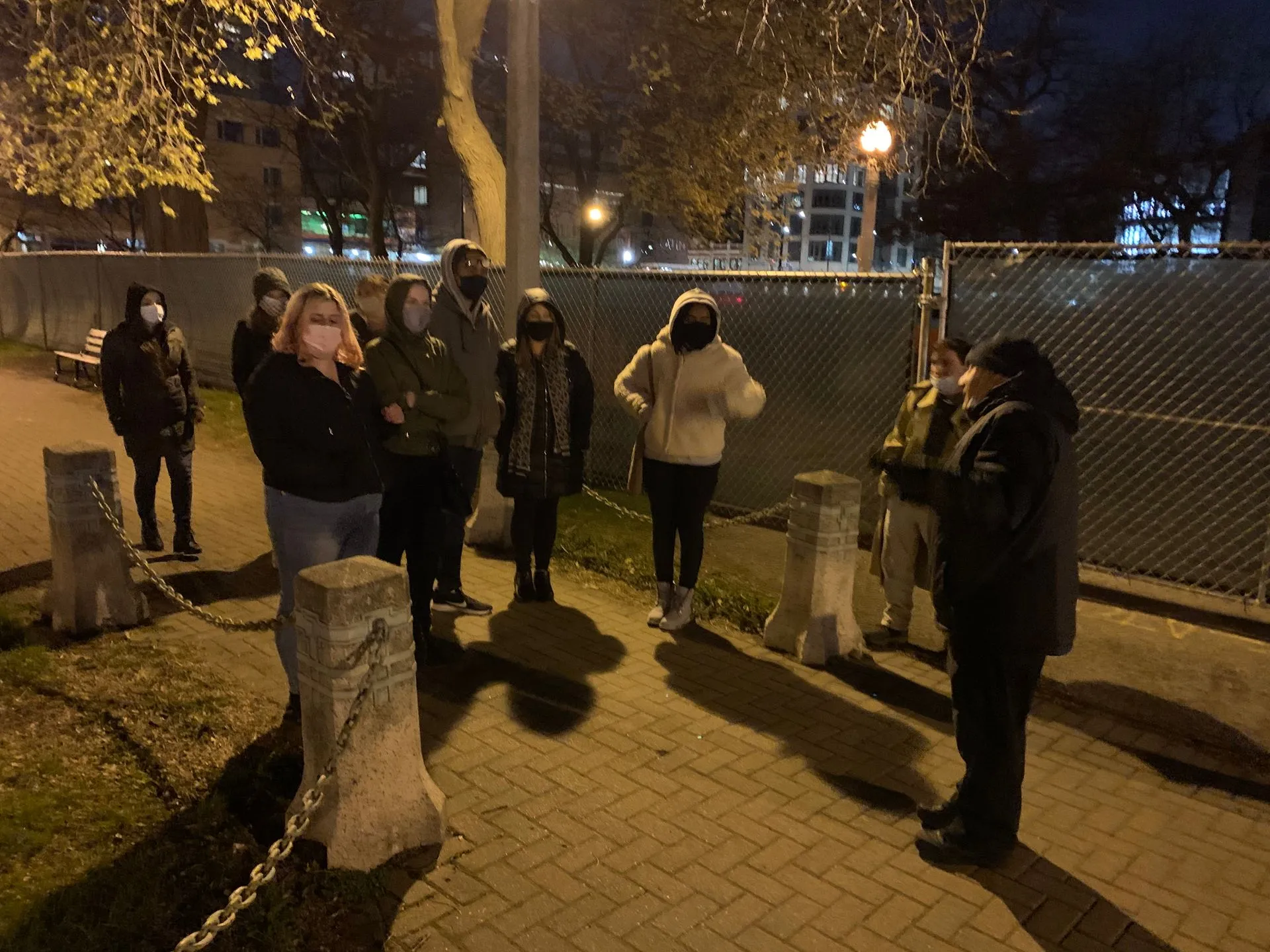Visitors looking for ghosts in Chicago's Lincoln Park