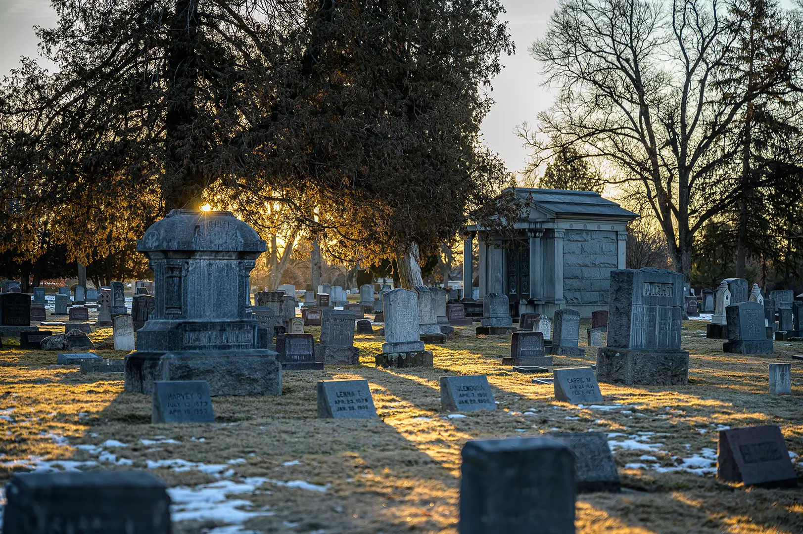 Historic Chicago skyline at dusk on a haunted history tour